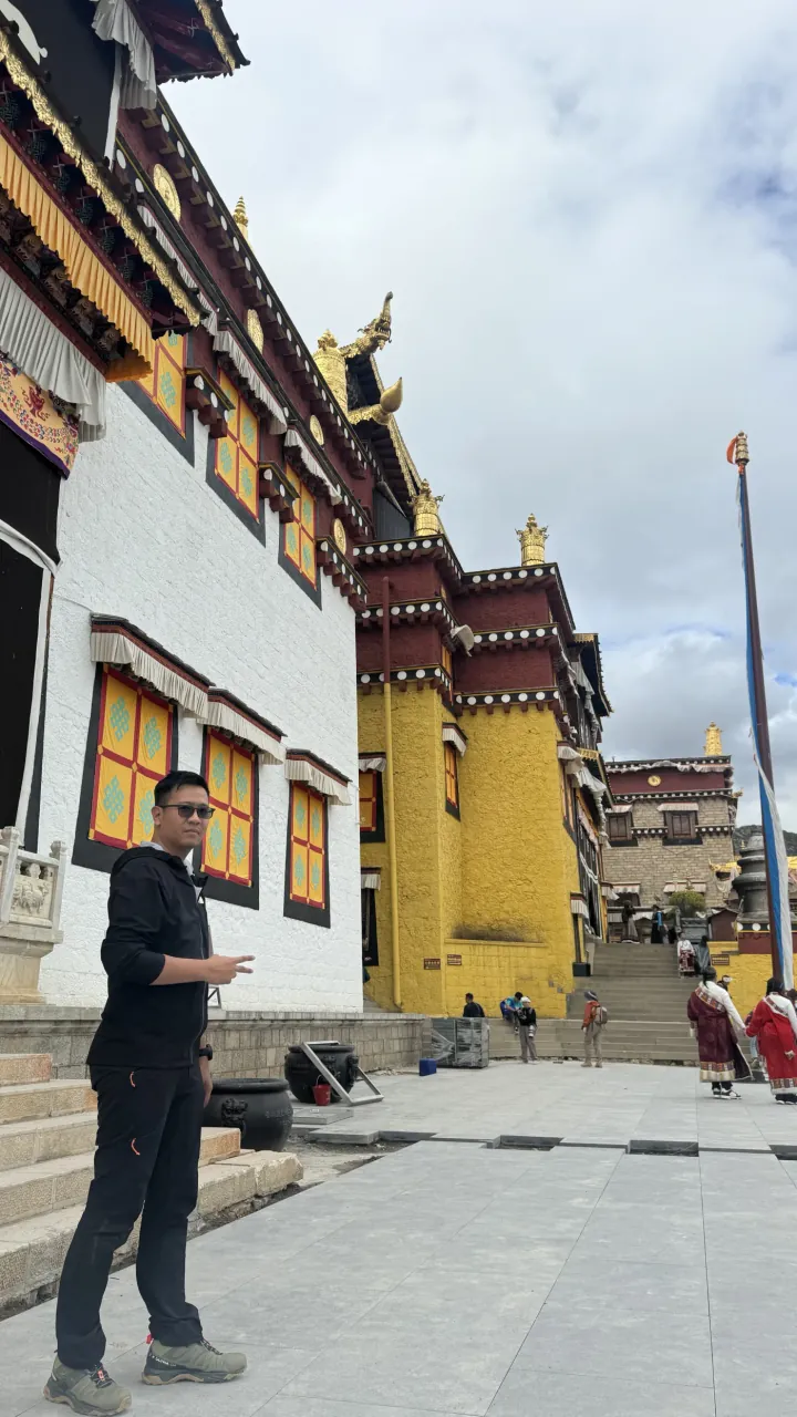 Exploring a Tibetan Buddhist monastery in Shangri-La, China